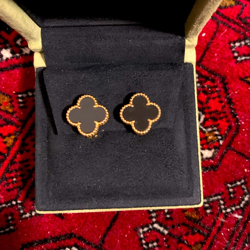 🟥SOLD🟥 Van Cleef and Arpels Onyx Vintage Alhambra Earrings